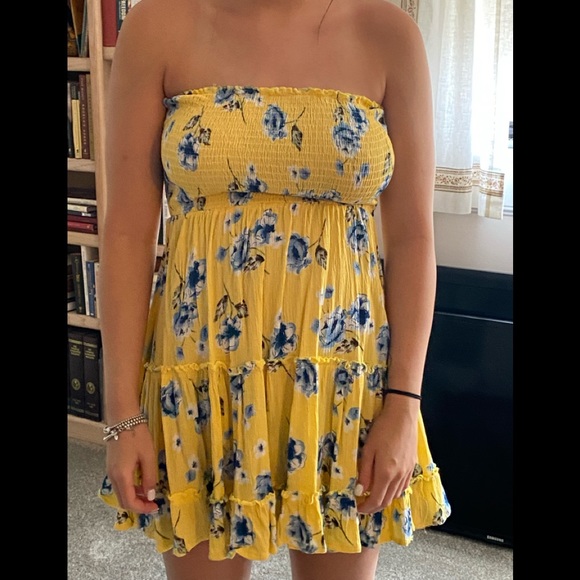 Showpo. Dresses & Skirts - Showpo strapless Summer dress